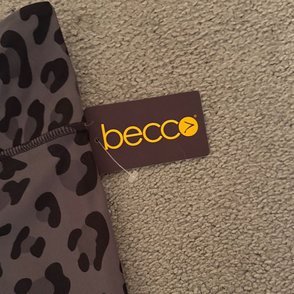Gray Leopard Print leggings capri length Becco - Picture 2 of 4